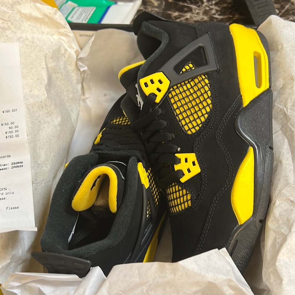 Jordan 4’s thunders size 7 youth or size 8 women I am negotiable